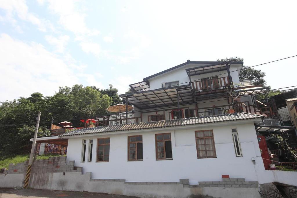 Two Dots On Line Homestay Hualien Exterior foto