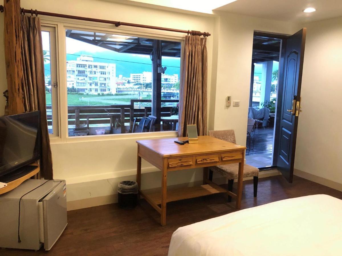 Two Dots On Line Homestay Hualien Exterior foto